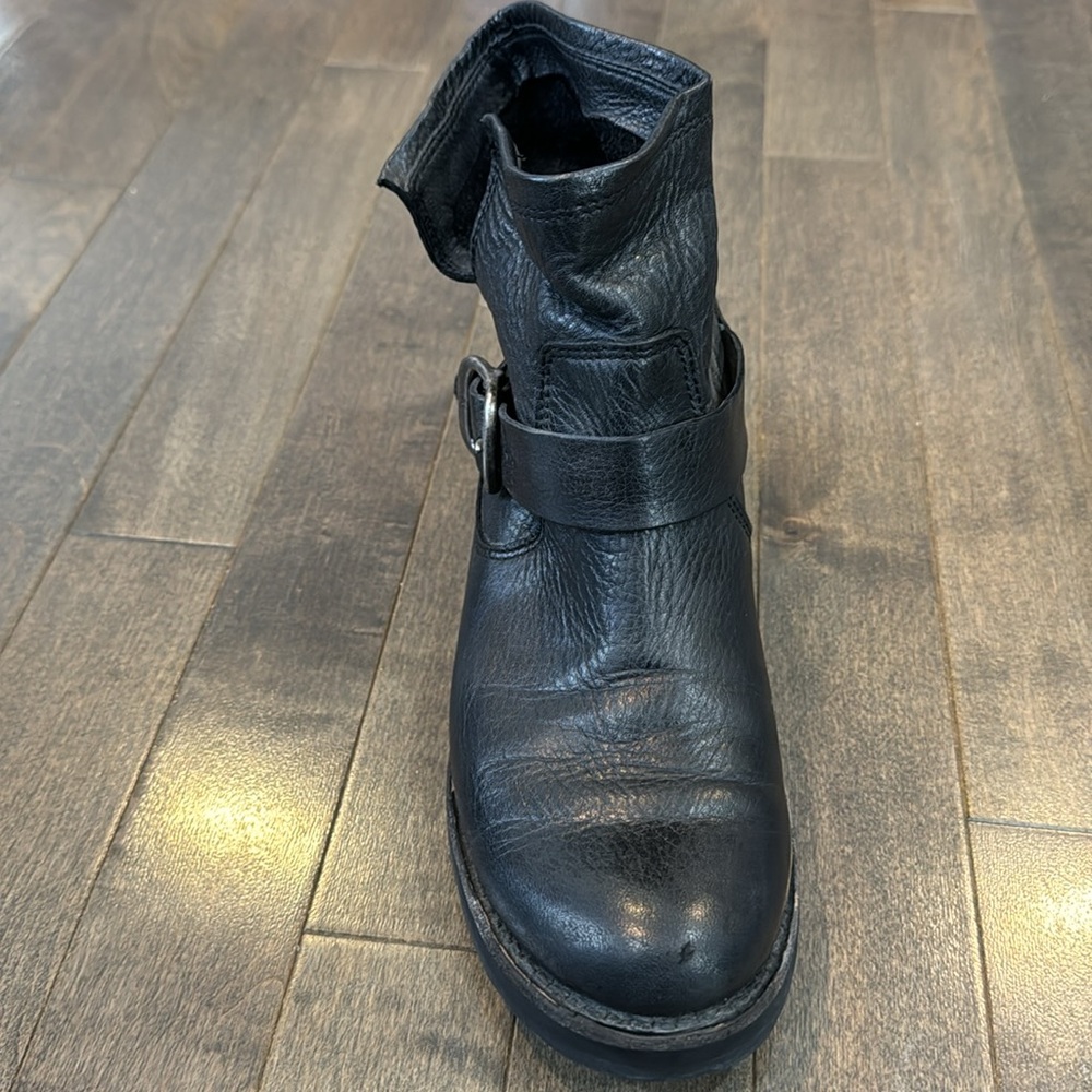 FRYE women’s bootie, size 6 - Picture 12 of 16